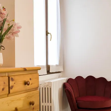 Lobia In Via Parrocchiale